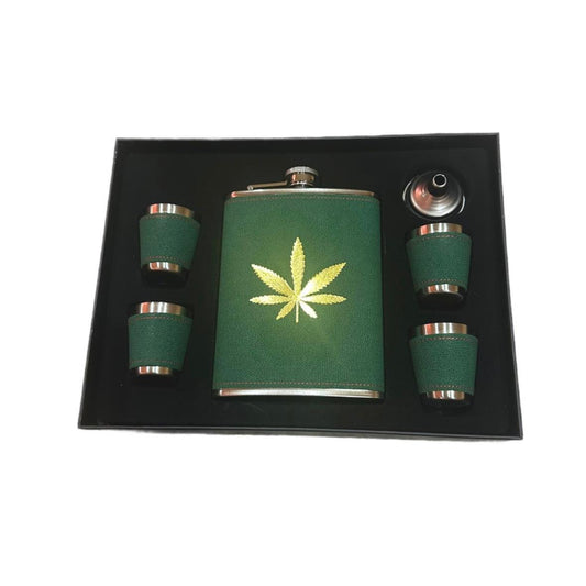 Set cadou Golden Leaf, 6 piese, plosca, pahare tip shot si palnie