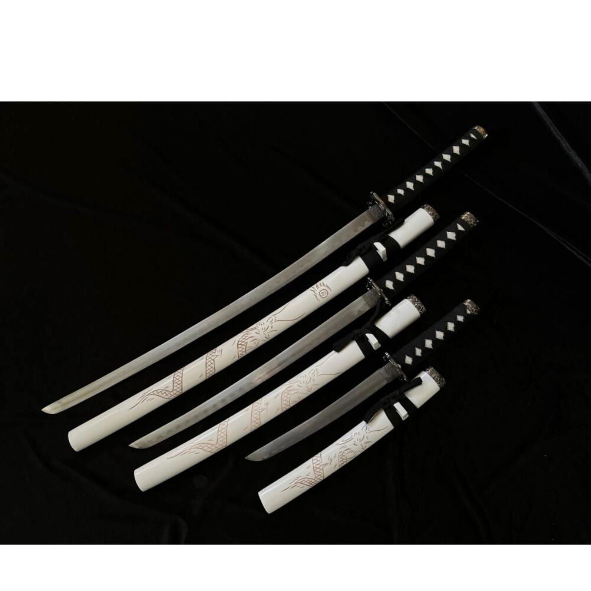 Set 3 sabii cu teaca de lemn White Dragon, 3 dimensiuni si suport din lemn, ornament